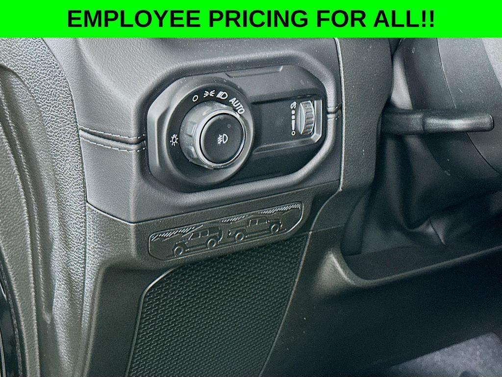 new 2025 Jeep Wrangler car, priced at $54,565