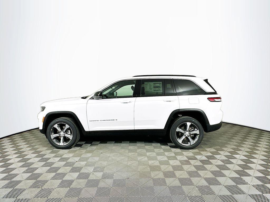 new 2025 Jeep Grand Cherokee car, priced at $46,359