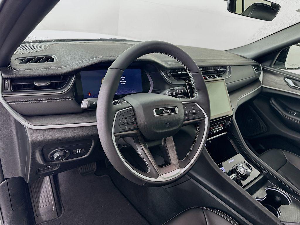 new 2025 Jeep Grand Cherokee car, priced at $46,359