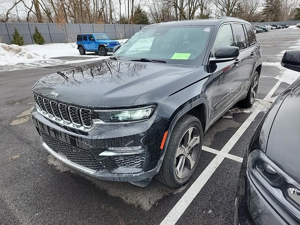 used 2023 Jeep Grand Cherokee car, priced at $34,800