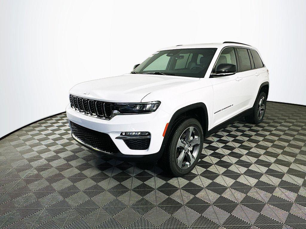 new 2025 Jeep Grand Cherokee car, priced at $46,240