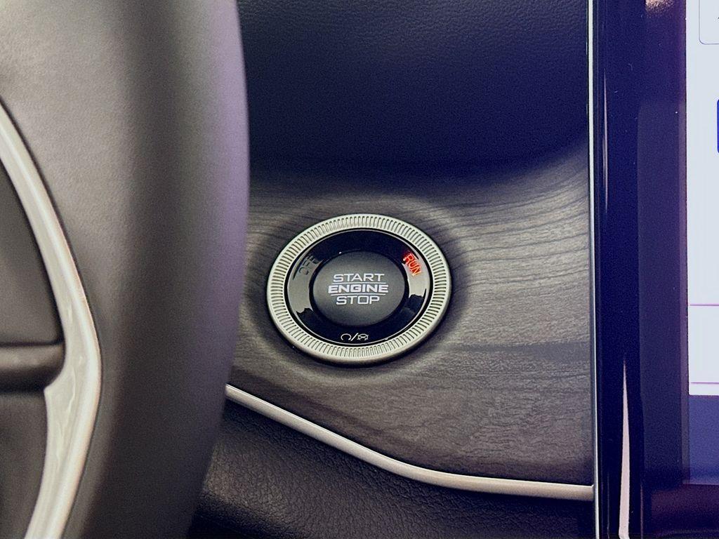 new 2025 Jeep Grand Cherokee car, priced at $46,240