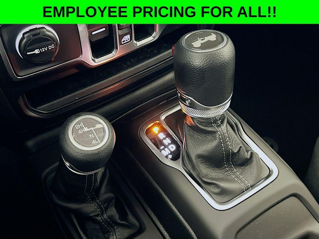 new 2025 Jeep Wrangler car, priced at $47,338