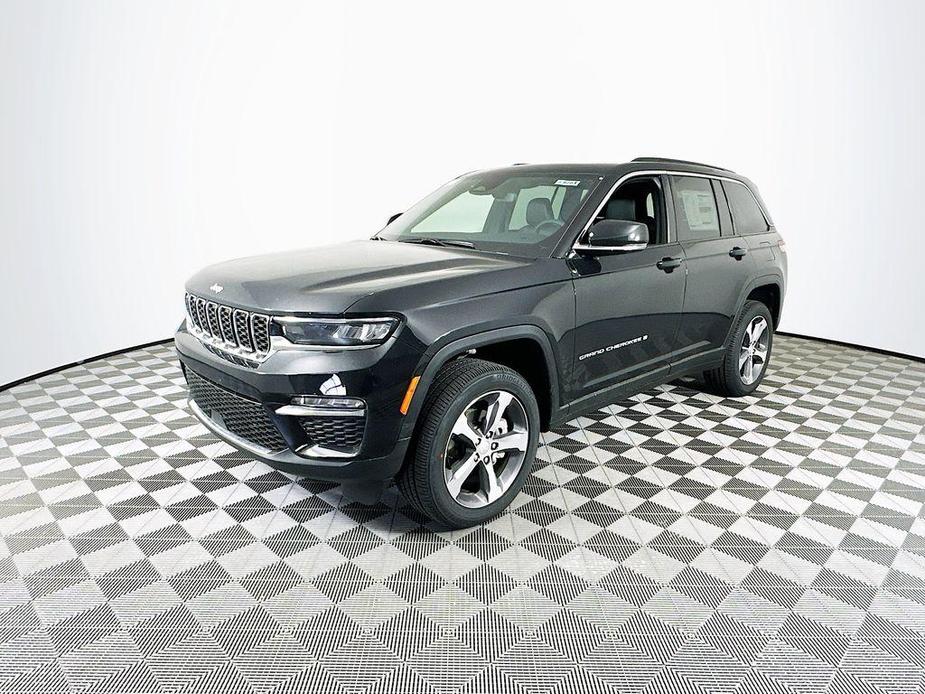 new 2024 Jeep Grand Cherokee car, priced at $47,213