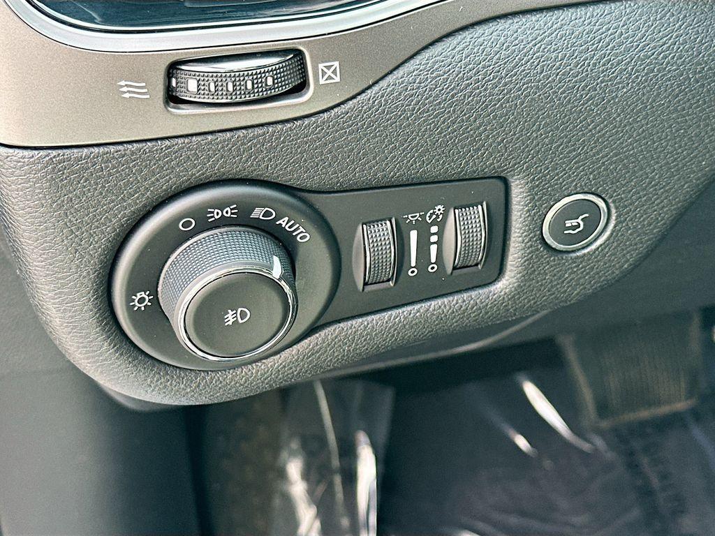 used 2019 Jeep Cherokee car, priced at $19,995