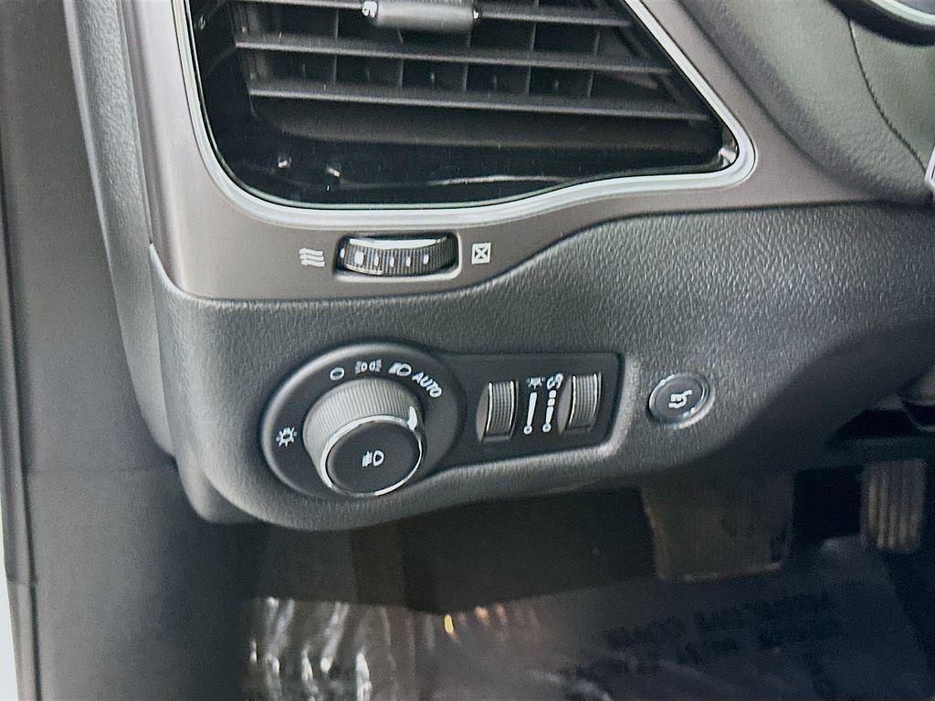 used 2022 Jeep Cherokee car, priced at $26,701