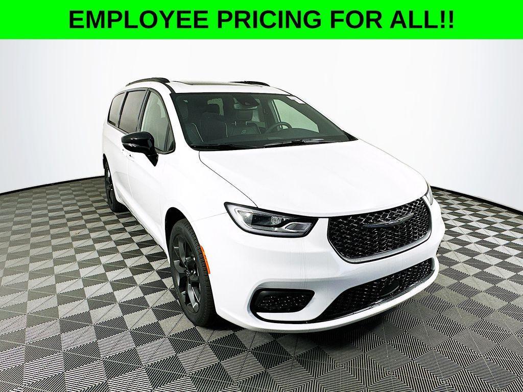 new 2025 Chrysler Pacifica car, priced at $49,864