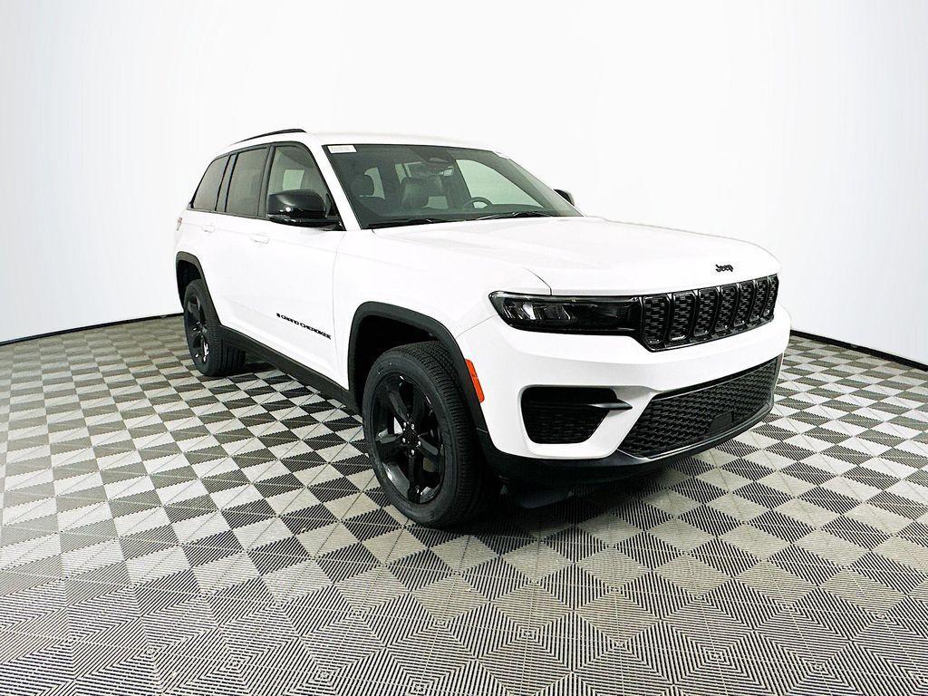 new 2025 Jeep Grand Cherokee car, priced at $41,283