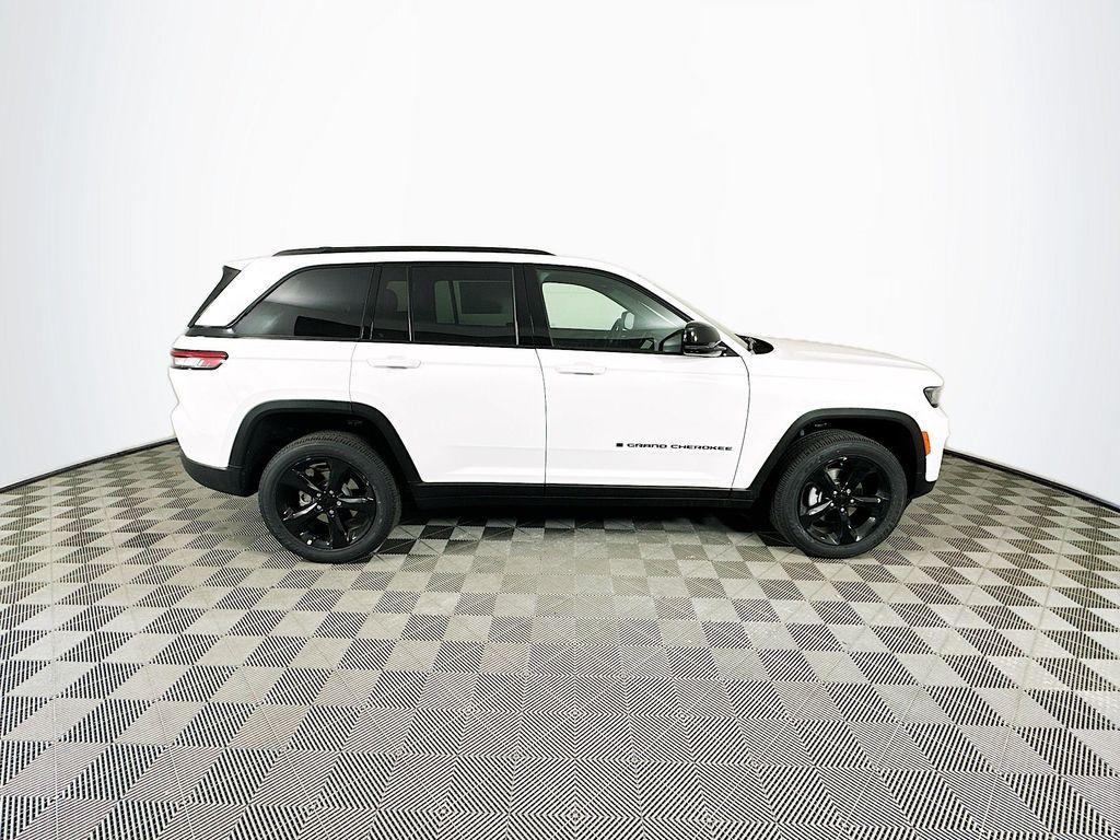 new 2025 Jeep Grand Cherokee car, priced at $41,283