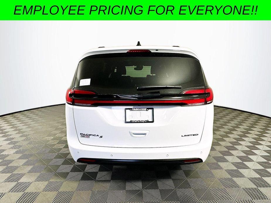 new 2024 Chrysler Pacifica car, priced at $45,636