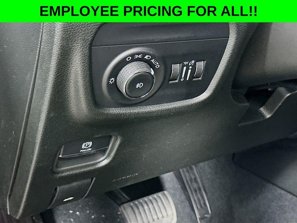 new 2025 Jeep Grand Cherokee car, priced at $47,750