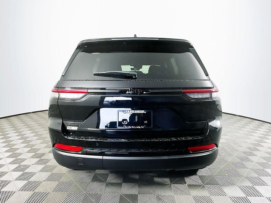 new 2025 Jeep Grand Cherokee car, priced at $42,351