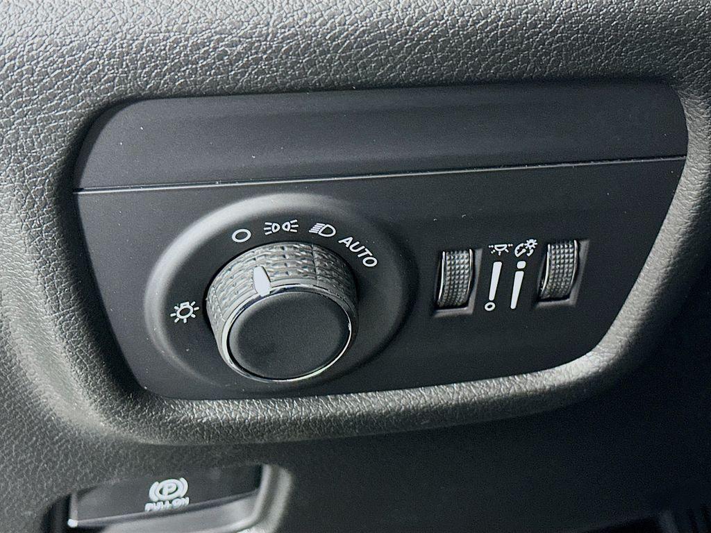 new 2025 Jeep Grand Cherokee car, priced at $42,351