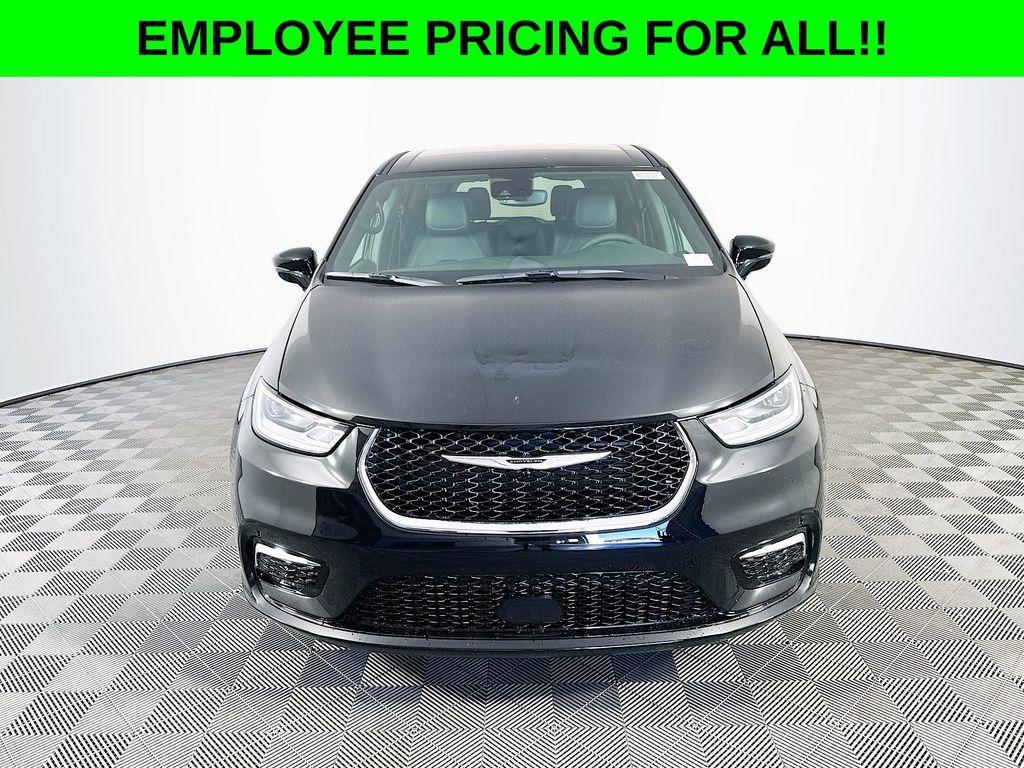 new 2025 Chrysler Pacifica car, priced at $45,567