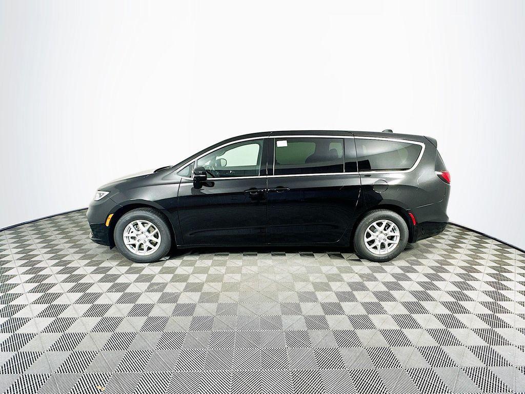 new 2025 Chrysler Pacifica car, priced at $45,567