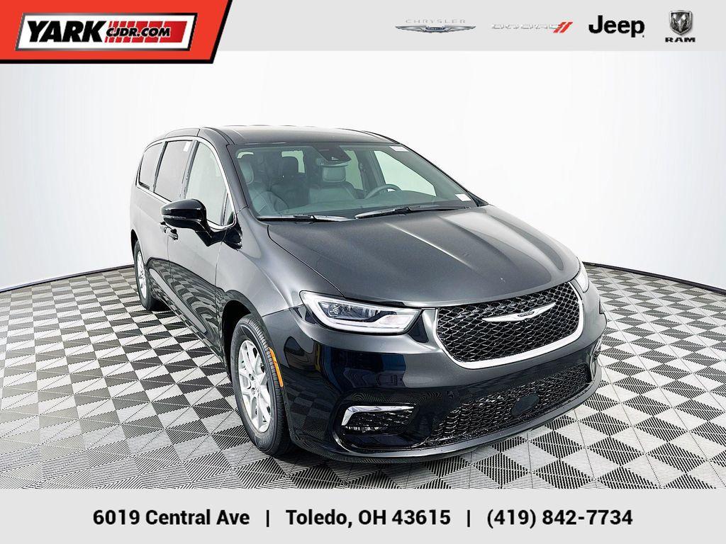 new 2025 Chrysler Pacifica car, priced at $45,567