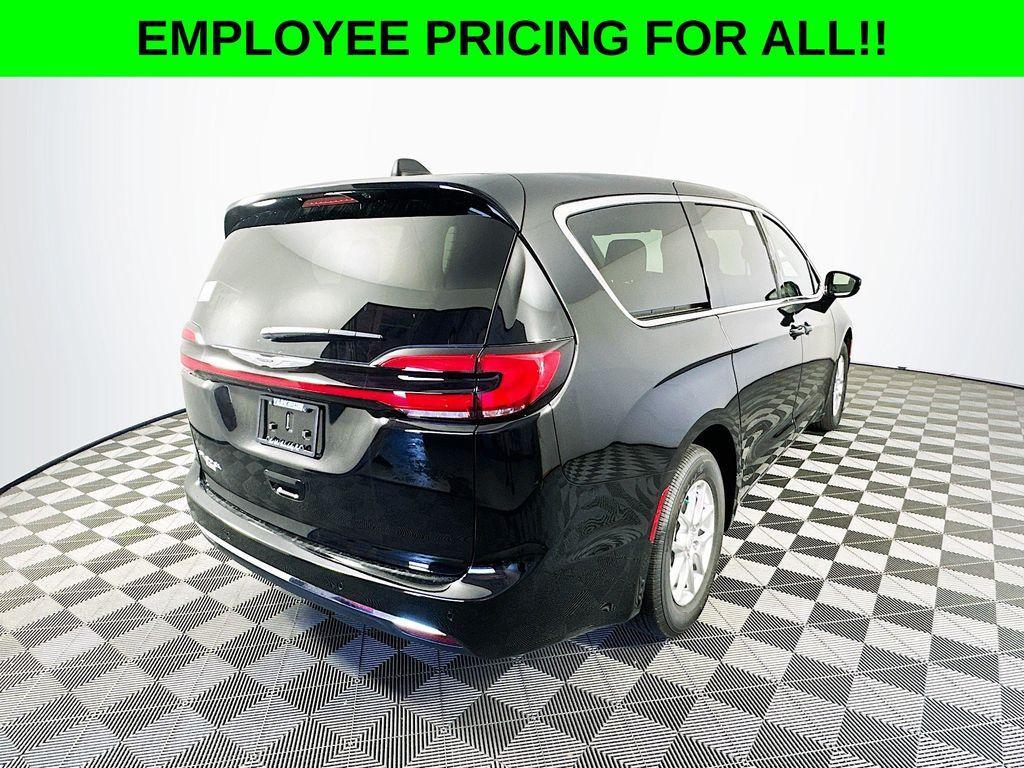 new 2025 Chrysler Pacifica car, priced at $45,567