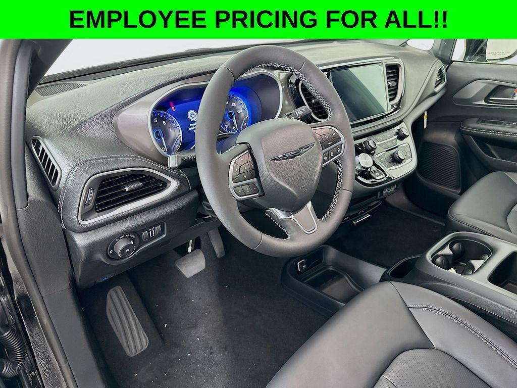 new 2025 Chrysler Pacifica car, priced at $45,567