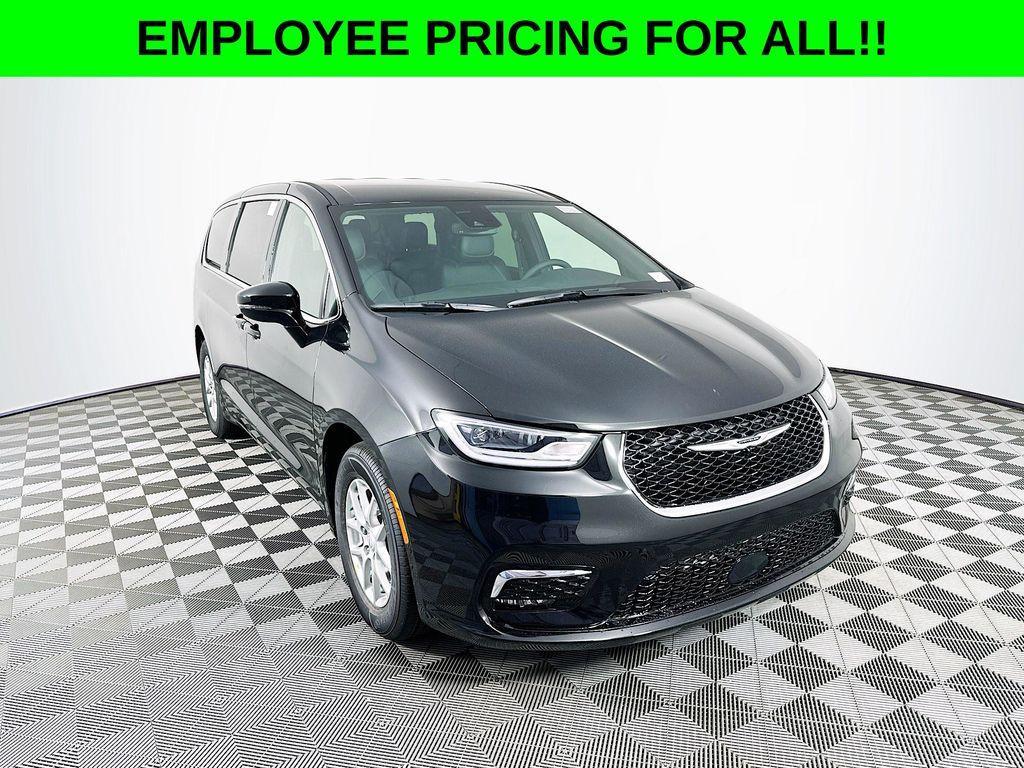 new 2025 Chrysler Pacifica car, priced at $45,567