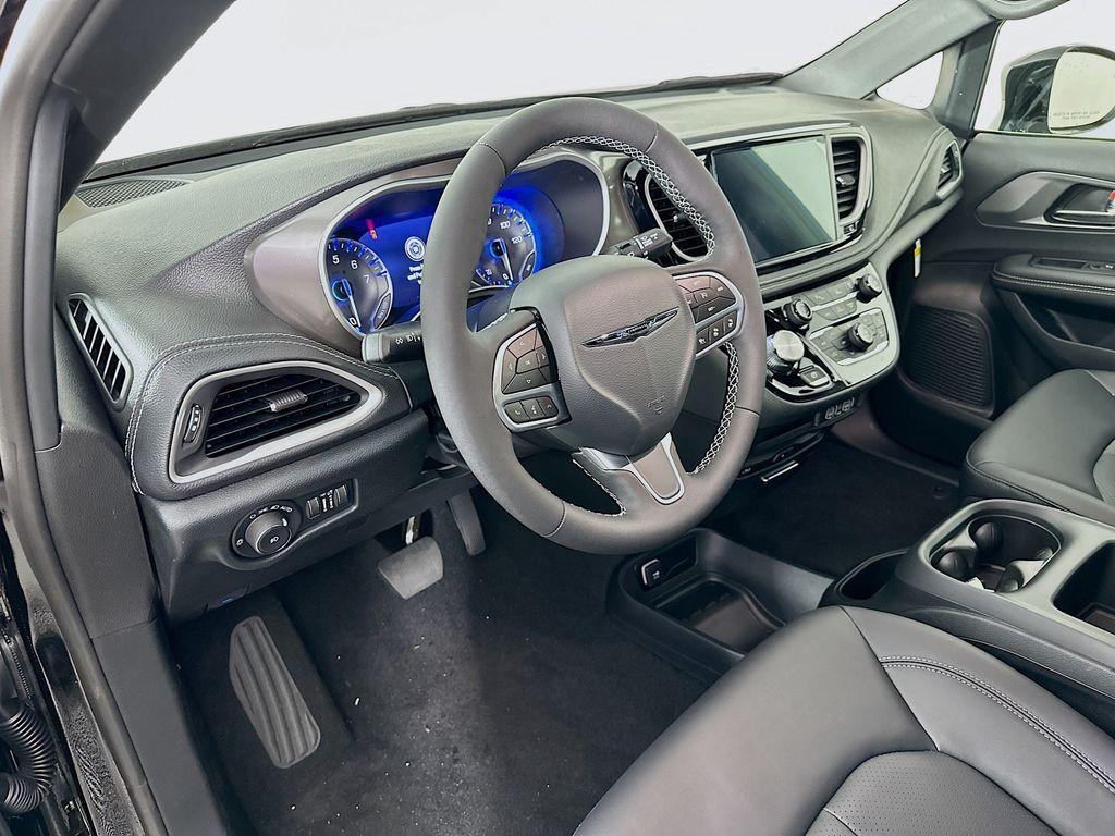 new 2025 Chrysler Pacifica car, priced at $45,567