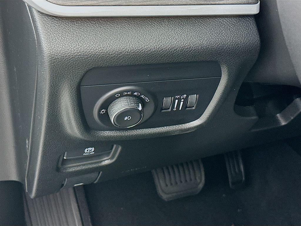new 2025 Jeep Grand Cherokee car, priced at $45,091
