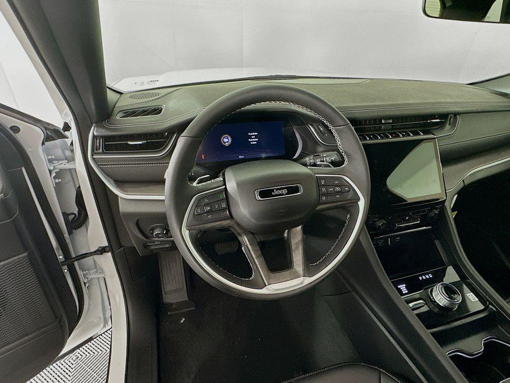 new 2025 Jeep Grand Cherokee car, priced at $45,091