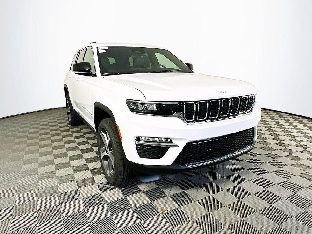 new 2025 Jeep Grand Cherokee car, priced at $45,091