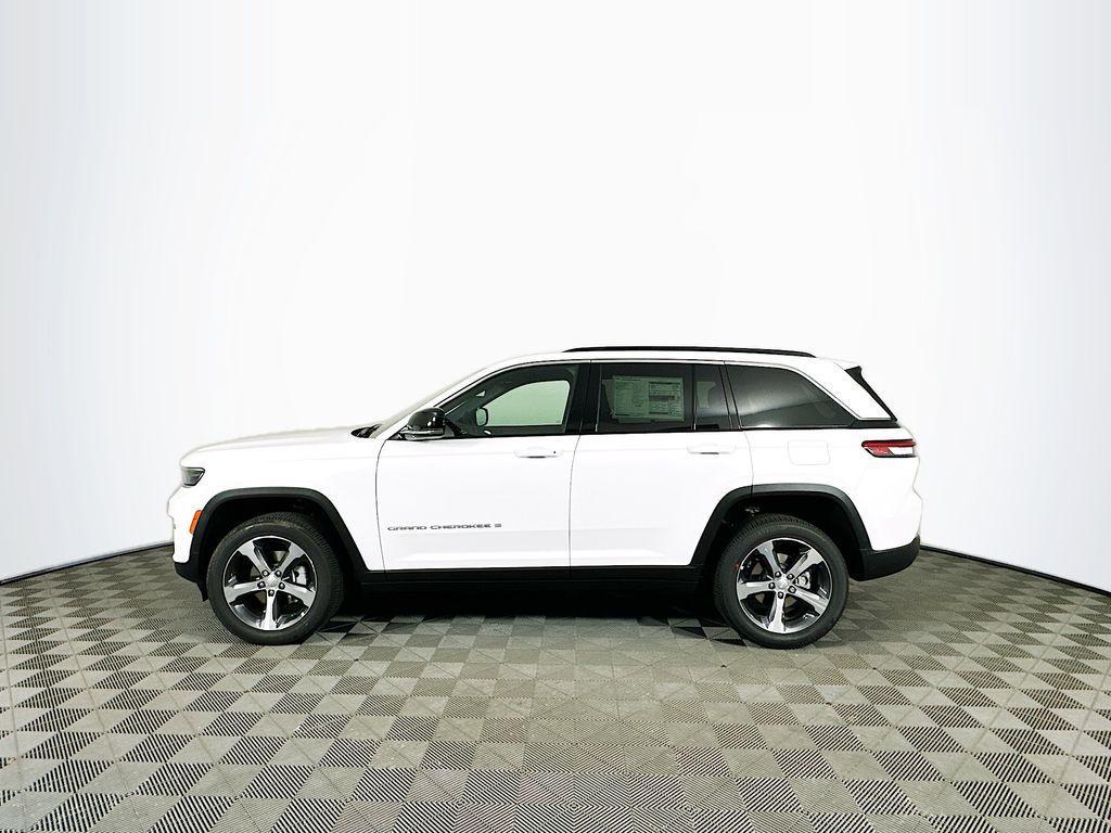 new 2025 Jeep Grand Cherokee car, priced at $45,091