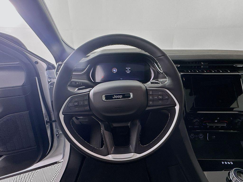 new 2025 Jeep Grand Cherokee car, priced at $40,269