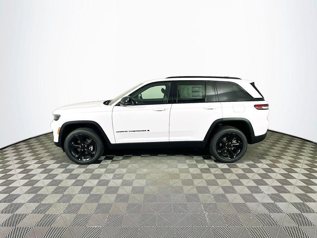 new 2025 Jeep Grand Cherokee car, priced at $40,269