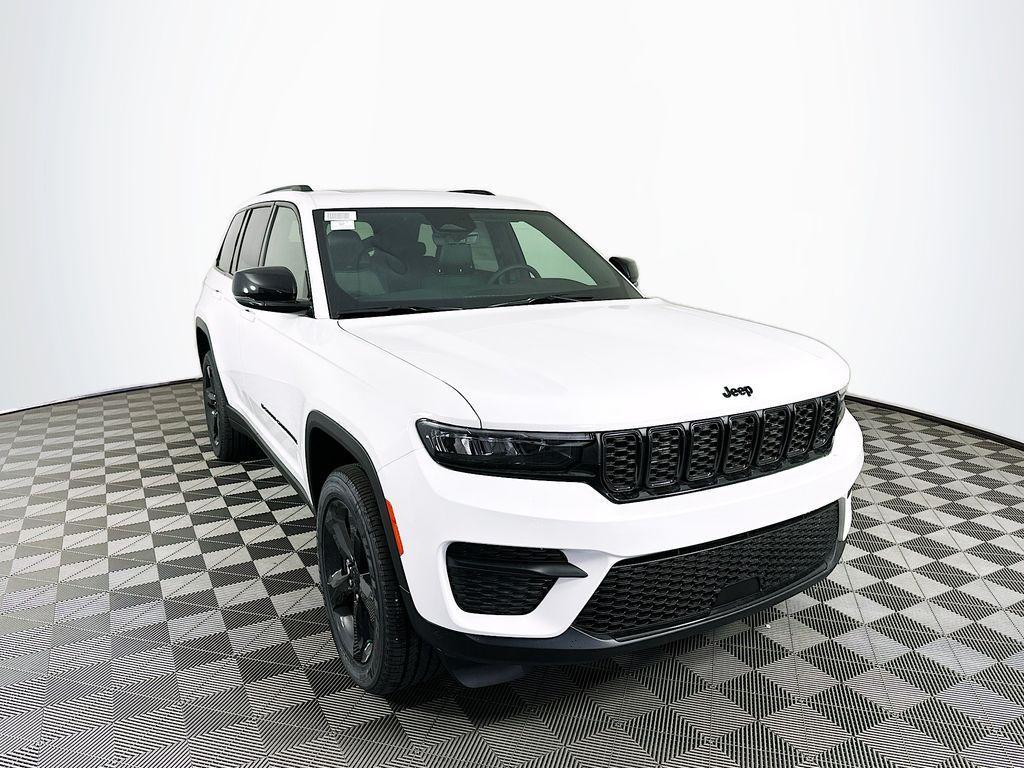 new 2025 Jeep Grand Cherokee car, priced at $40,269