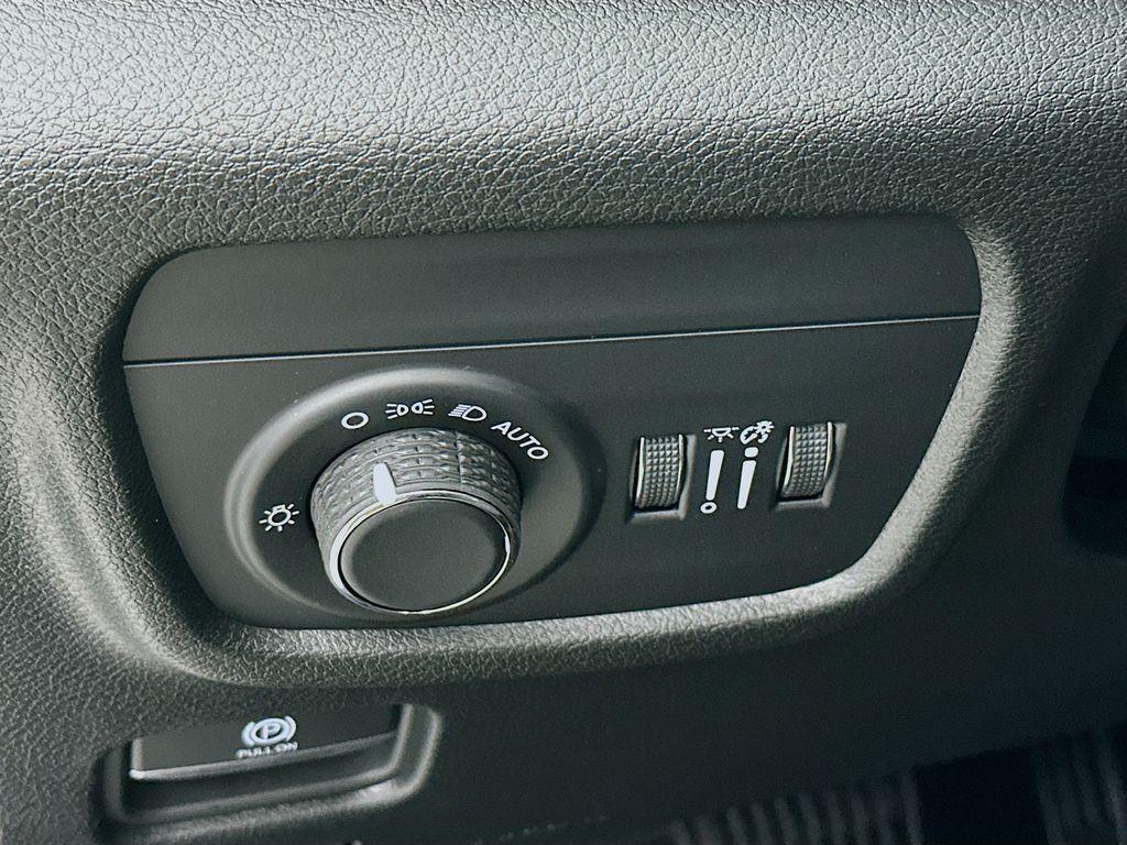 new 2025 Jeep Grand Cherokee car, priced at $40,269