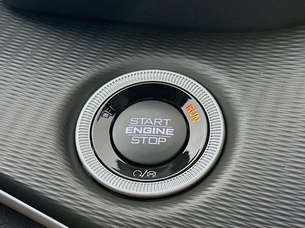 new 2025 Jeep Grand Cherokee car, priced at $40,269