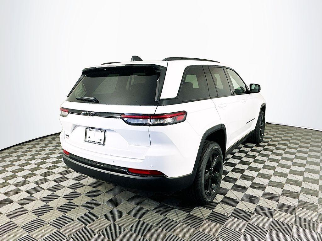 new 2025 Jeep Grand Cherokee car, priced at $40,269