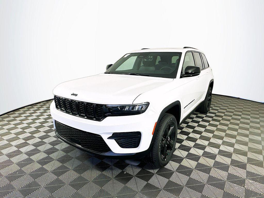 new 2025 Jeep Grand Cherokee car, priced at $40,269