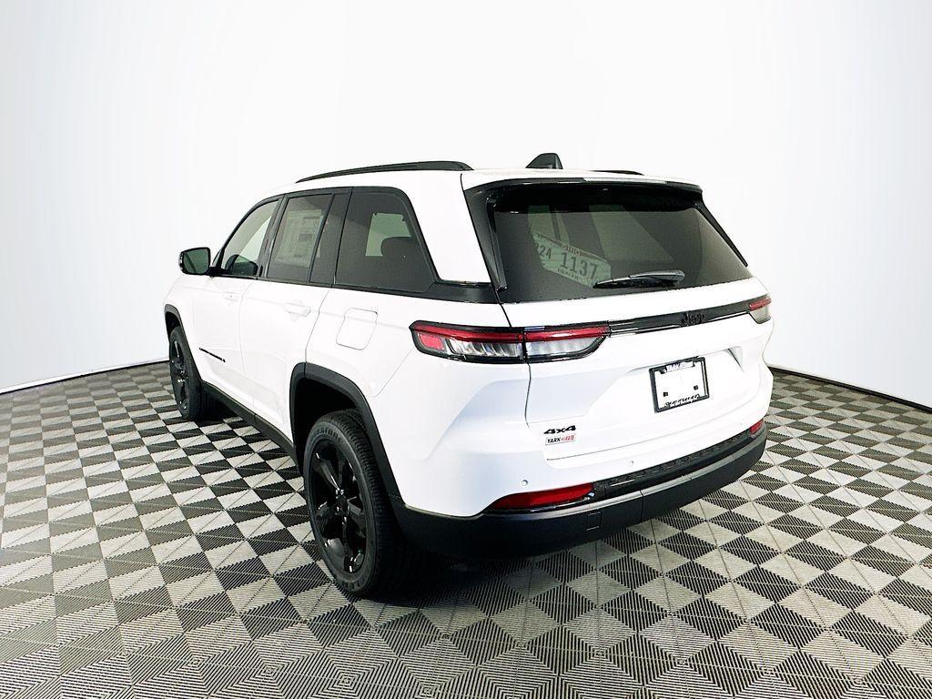 new 2025 Jeep Grand Cherokee car, priced at $40,269