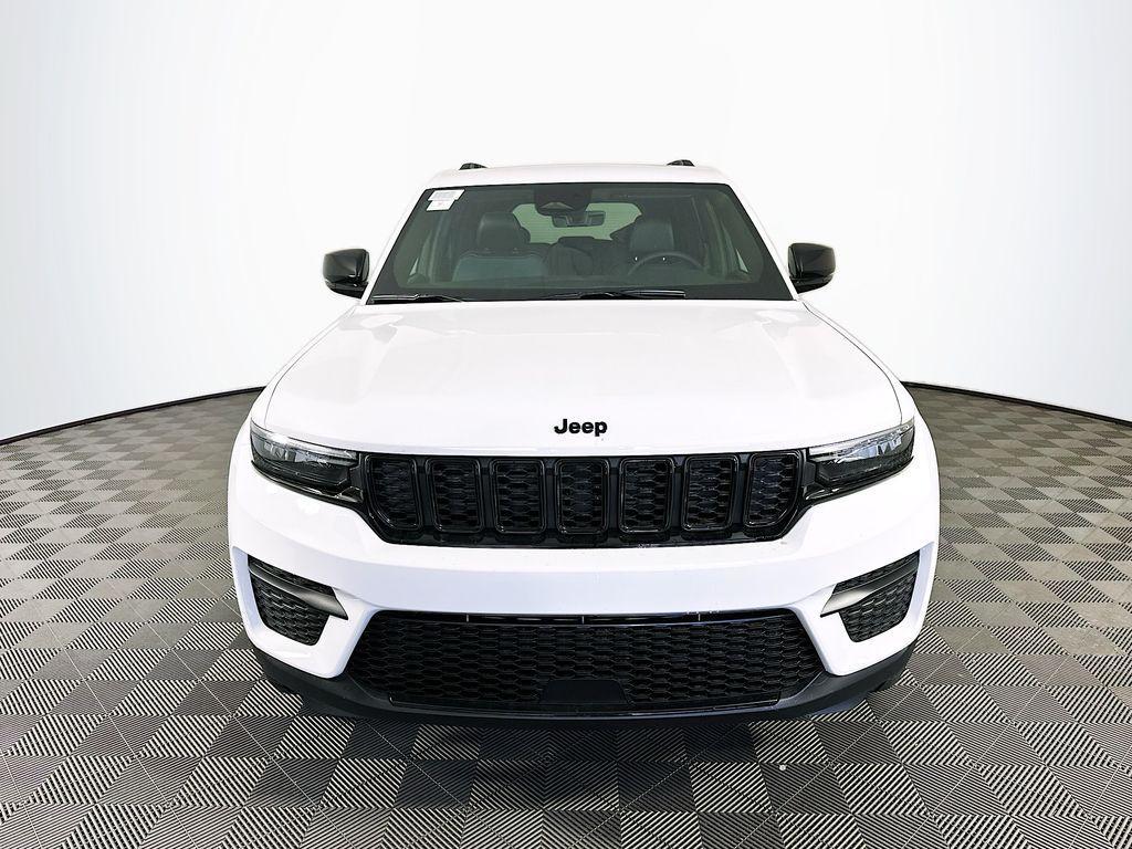 new 2025 Jeep Grand Cherokee car, priced at $40,269