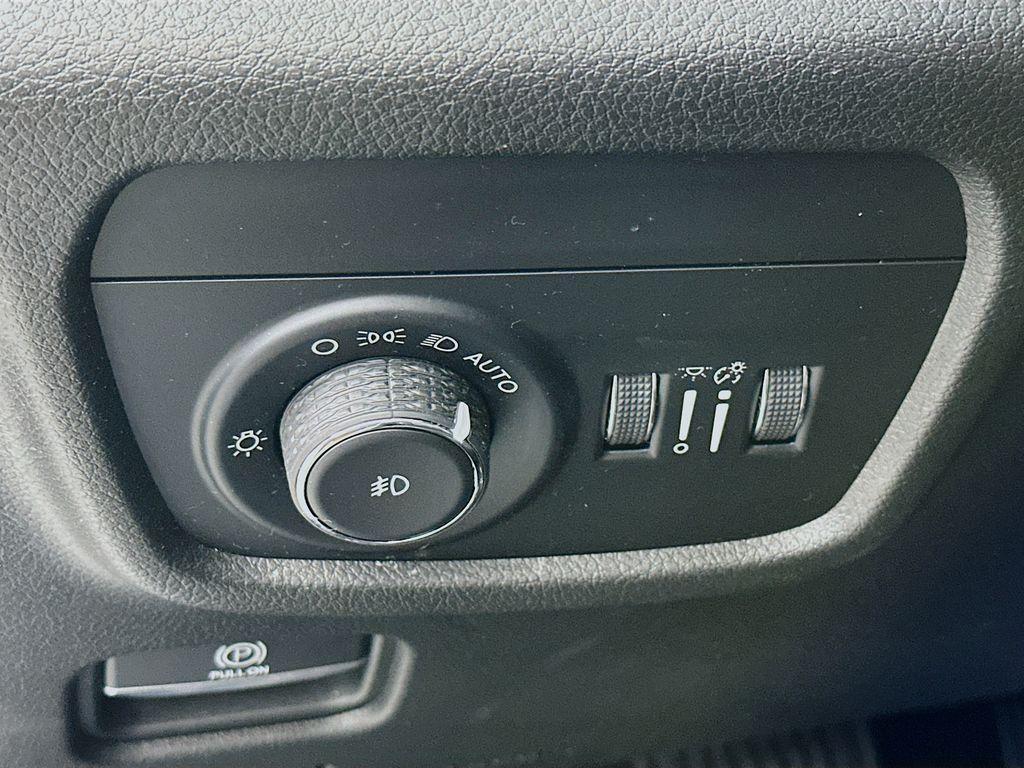 used 2022 Jeep Grand Cherokee car, priced at $40,900