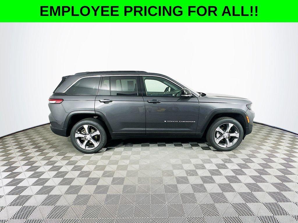 new 2025 Jeep Grand Cherokee car, priced at $45,600