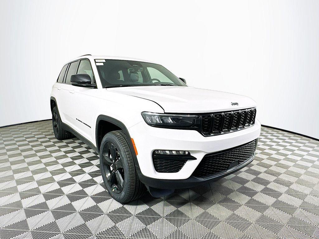 new 2025 Jeep Grand Cherokee car, priced at $45,386