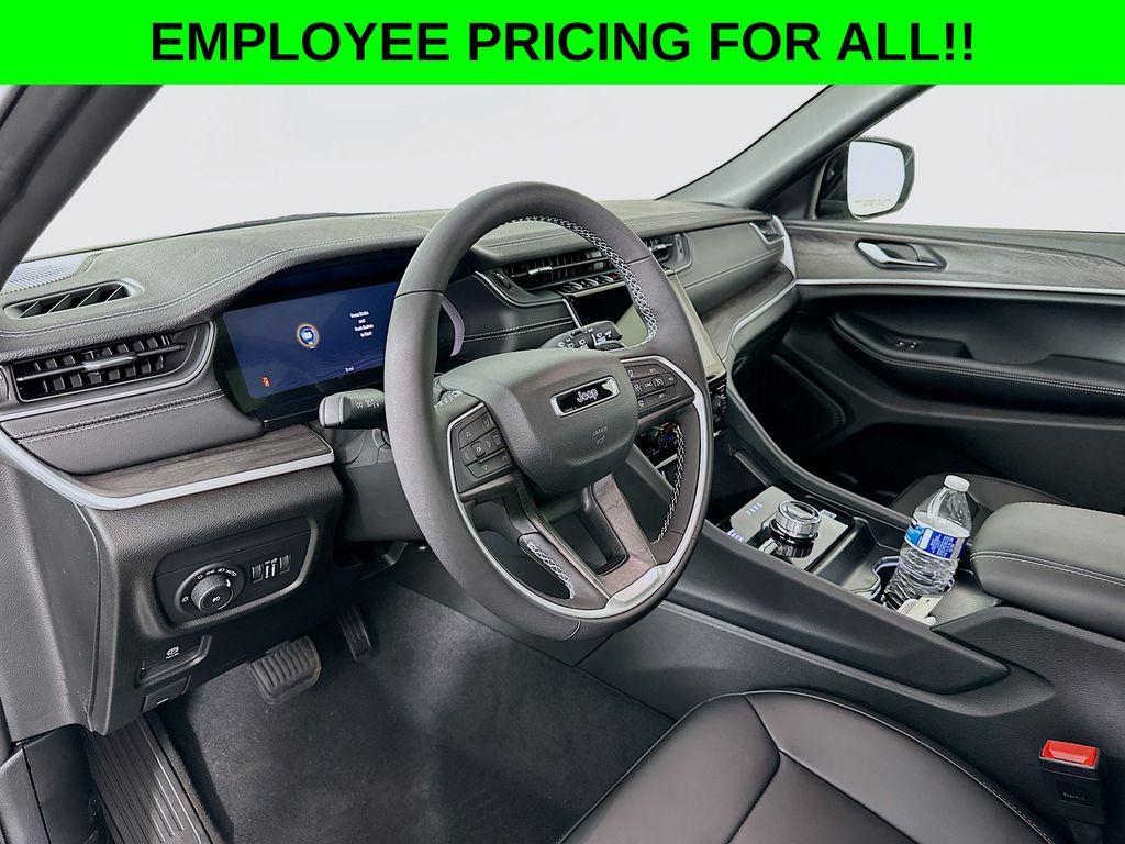 new 2025 Jeep Grand Cherokee car, priced at $47,750