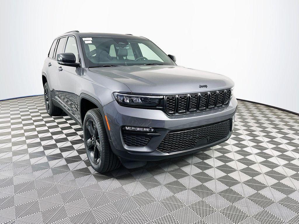 new 2025 Jeep Grand Cherokee car, priced at $46,954