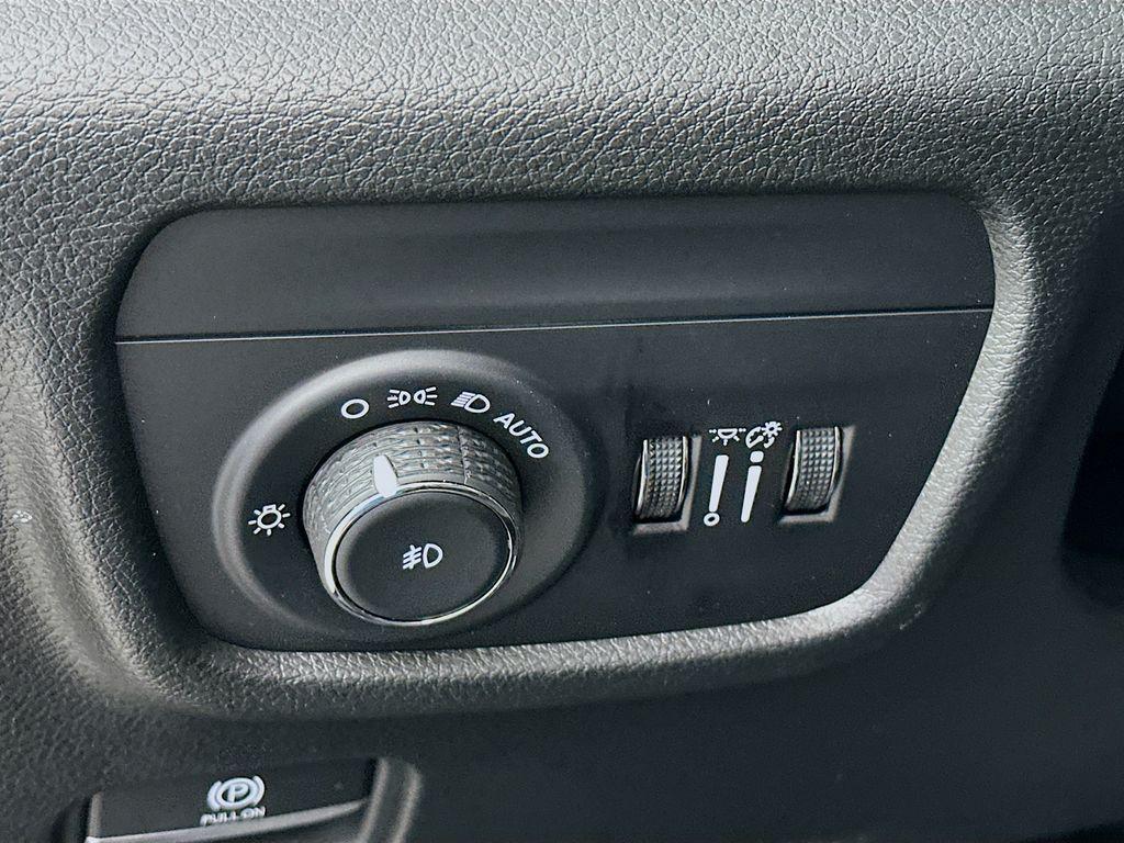 used 2024 Jeep Grand Cherokee car, priced at $37,404