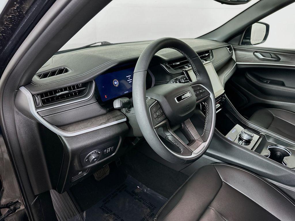 used 2024 Jeep Grand Cherokee car, priced at $37,404