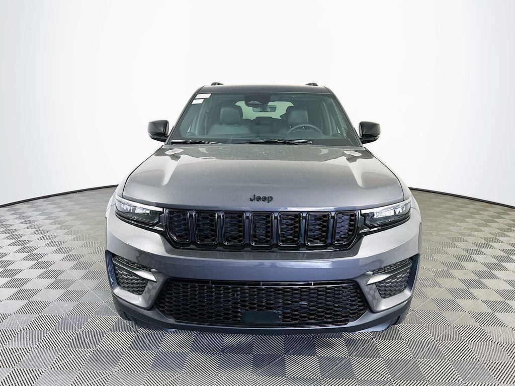 new 2025 Jeep Grand Cherokee car, priced at $41,982