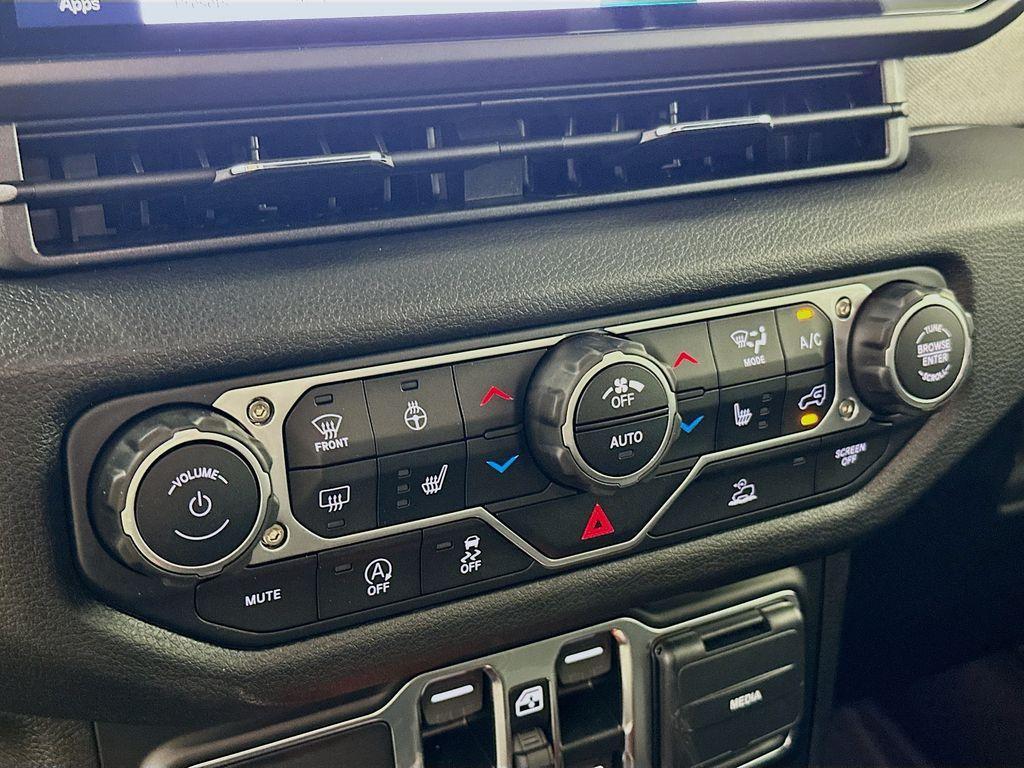 new 2025 Jeep Gladiator car, priced at $45,170