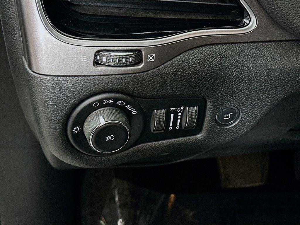 used 2021 Jeep Cherokee car, priced at $22,944