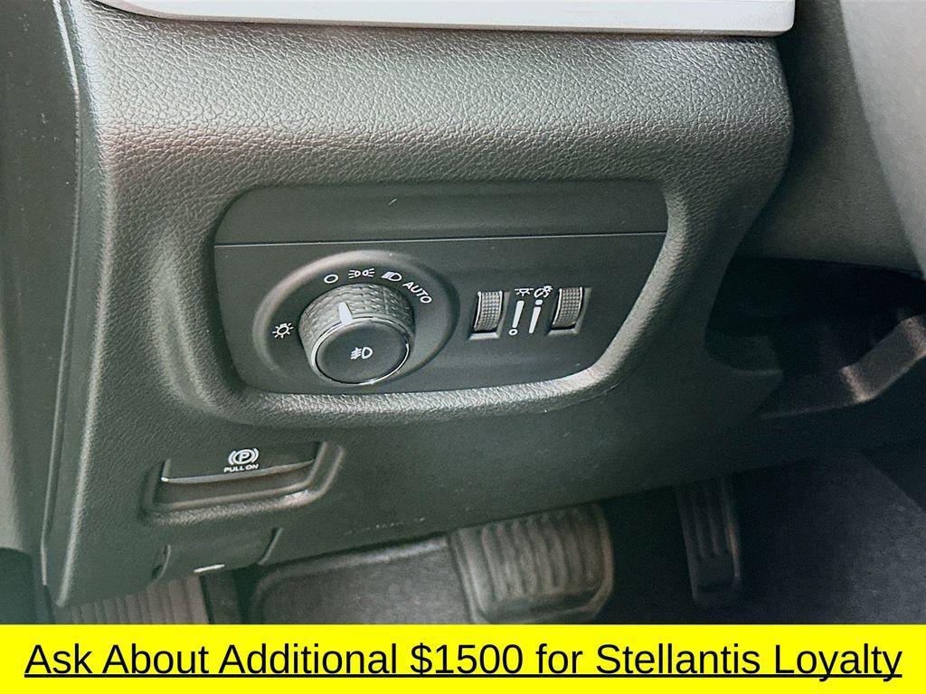 new 2025 Jeep Grand Cherokee car, priced at $47,808