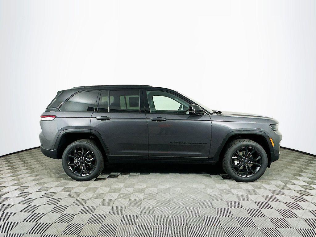 new 2025 Jeep Grand Cherokee car, priced at $47,808