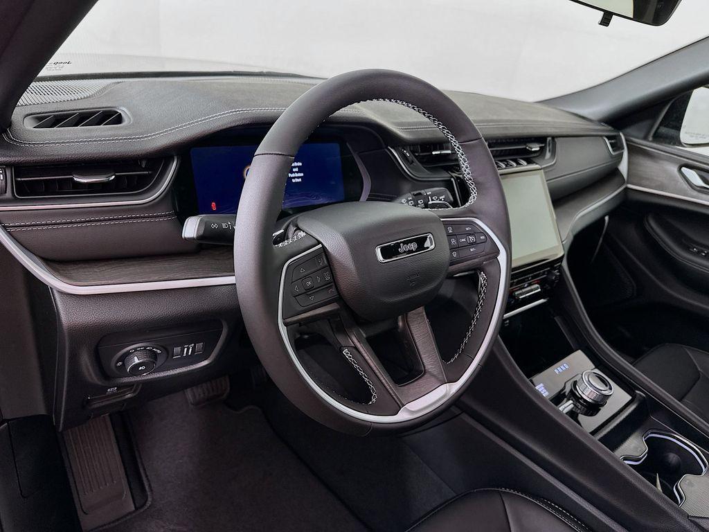new 2025 Jeep Grand Cherokee car, priced at $47,808